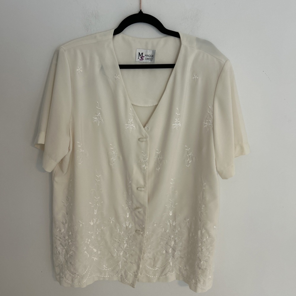 Maggie Sweet Women's 2X Ivory Short Sleeve V-Neck Button-Down Embroidered Blouse